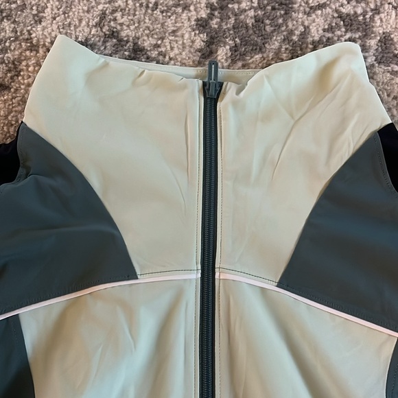 Under Armour windbreaker - Picture 11 of 11